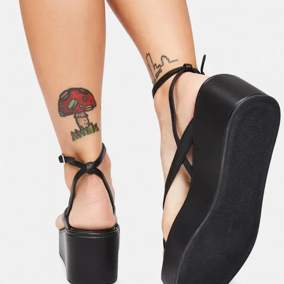 Steve Madden Strappy Black Platform Sandals - Picture 7 of 7